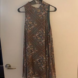 Low back sleeveless dress